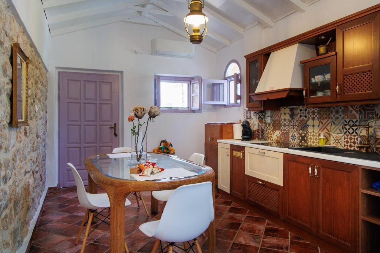 Iliana'S House - Spacious Cave House In The Center Of Areopolis Bagian luar foto