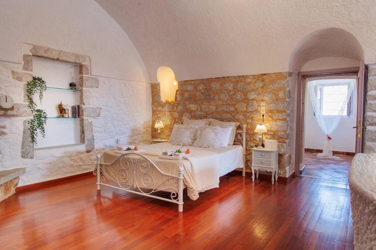 Iliana'S House - Spacious Cave House In The Center Of Areopolis Bagian luar foto