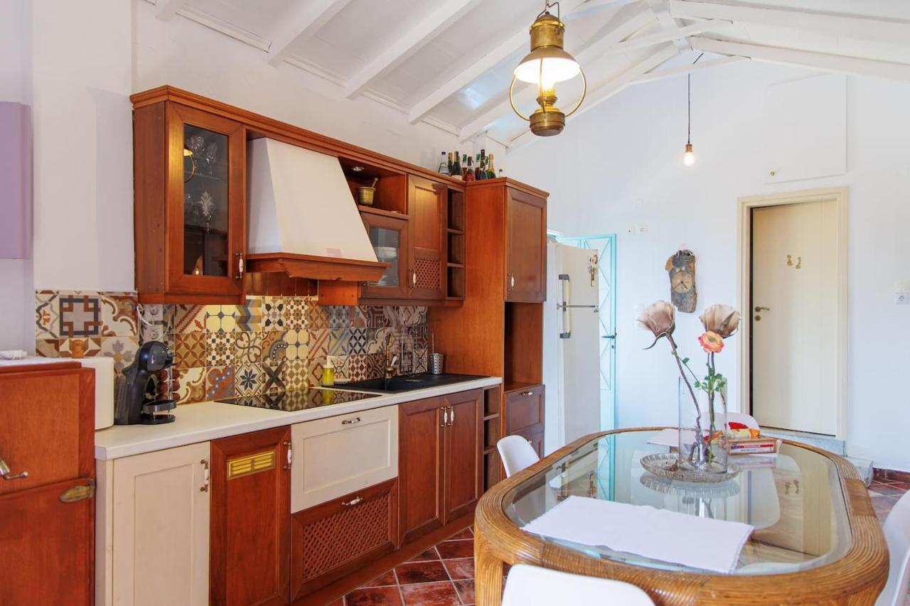 Iliana'S House - Spacious Cave House In The Center Of Areopolis Bagian luar foto