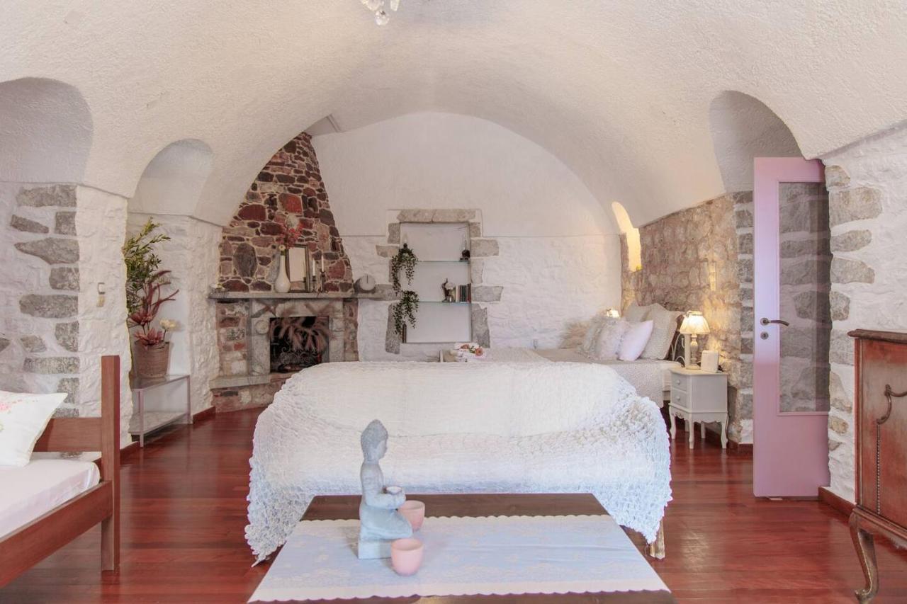 Iliana'S House - Spacious Cave House In The Center Of Areopolis Bagian luar foto