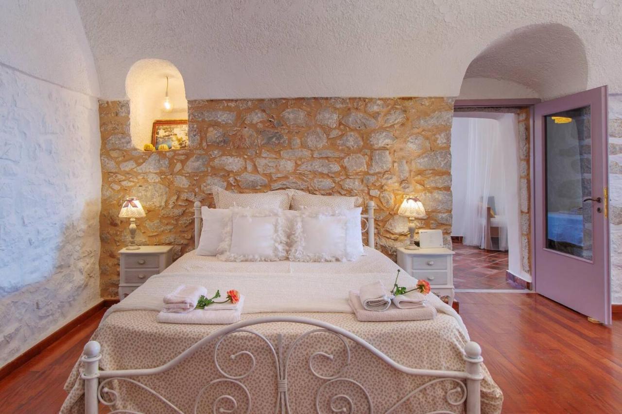 Iliana'S House - Spacious Cave House In The Center Of Areopolis Bagian luar foto