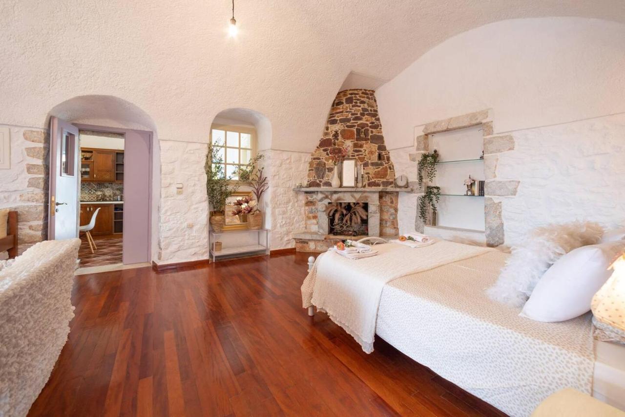 Iliana'S House - Spacious Cave House In The Center Of Areopolis Bagian luar foto