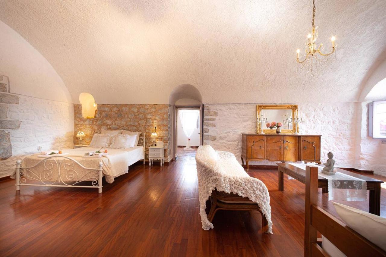 Iliana'S House - Spacious Cave House In The Center Of Areopolis Bagian luar foto